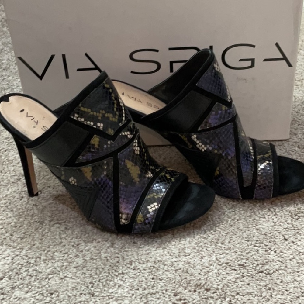Stunning and bold via spiga heel